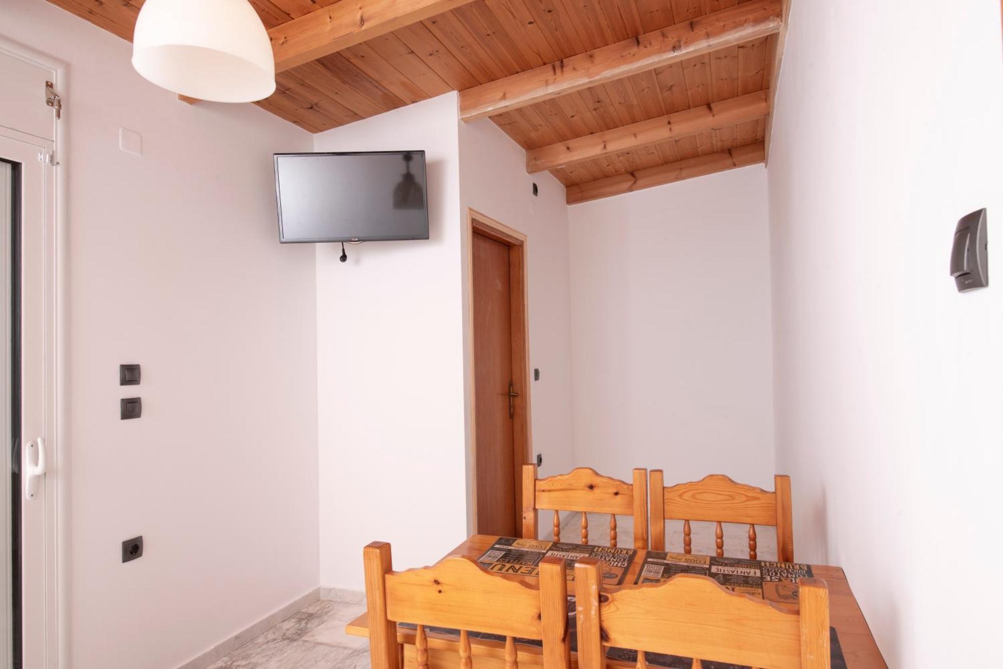 Elena Studios Athanion Luaran gambar